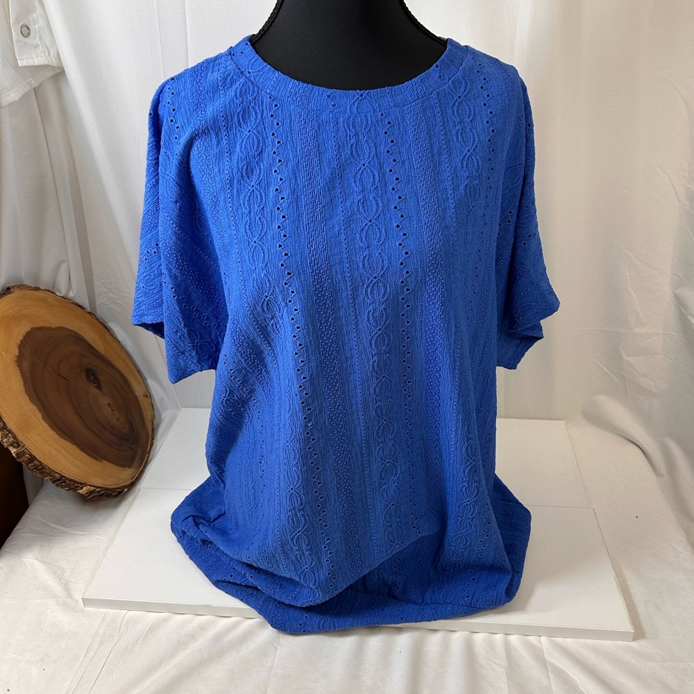 BloomChic Royal Blue Eyelet Stretchy Textured‎ Short Sleeve Top Women’s Size 12